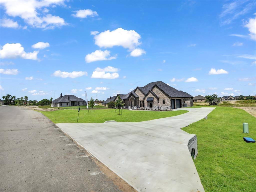 605 Gatlin Pass, Azle, TX 76020