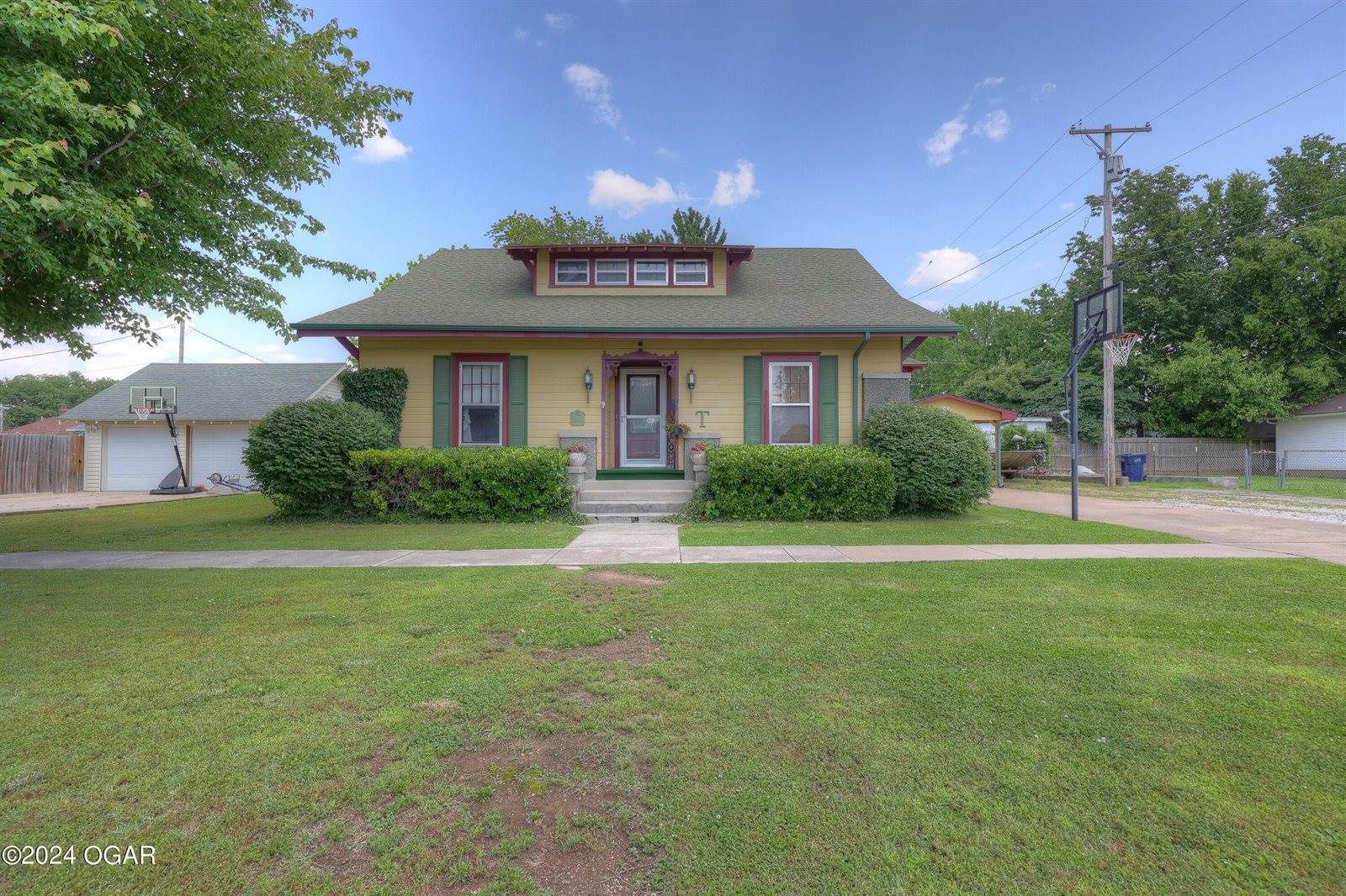 1418 Cleveland Avenue, Baxter Springs, KS 66713