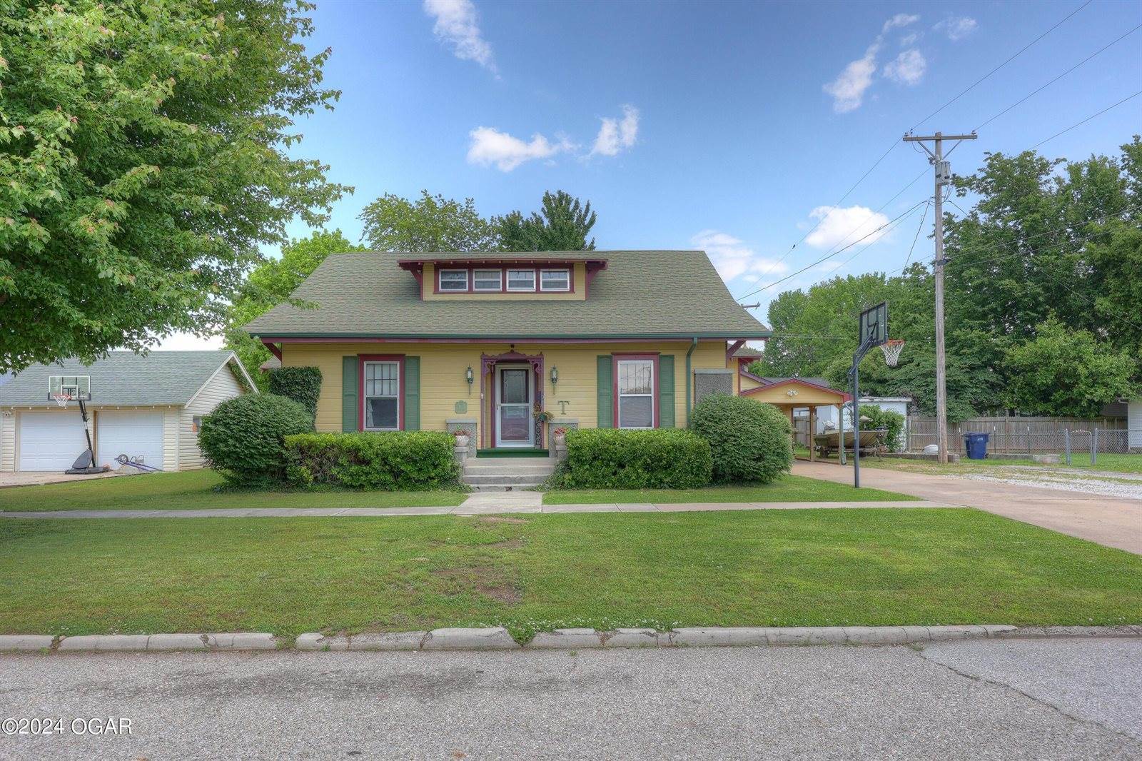 1418 Cleveland Avenue, Baxter Springs, KS 66713