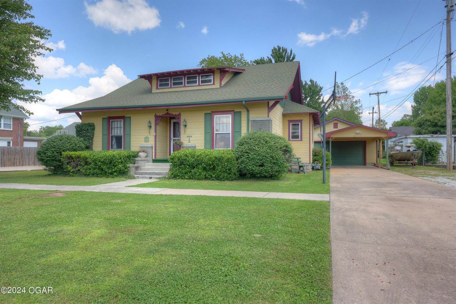 1418 Cleveland Avenue, Baxter Springs, KS 66713