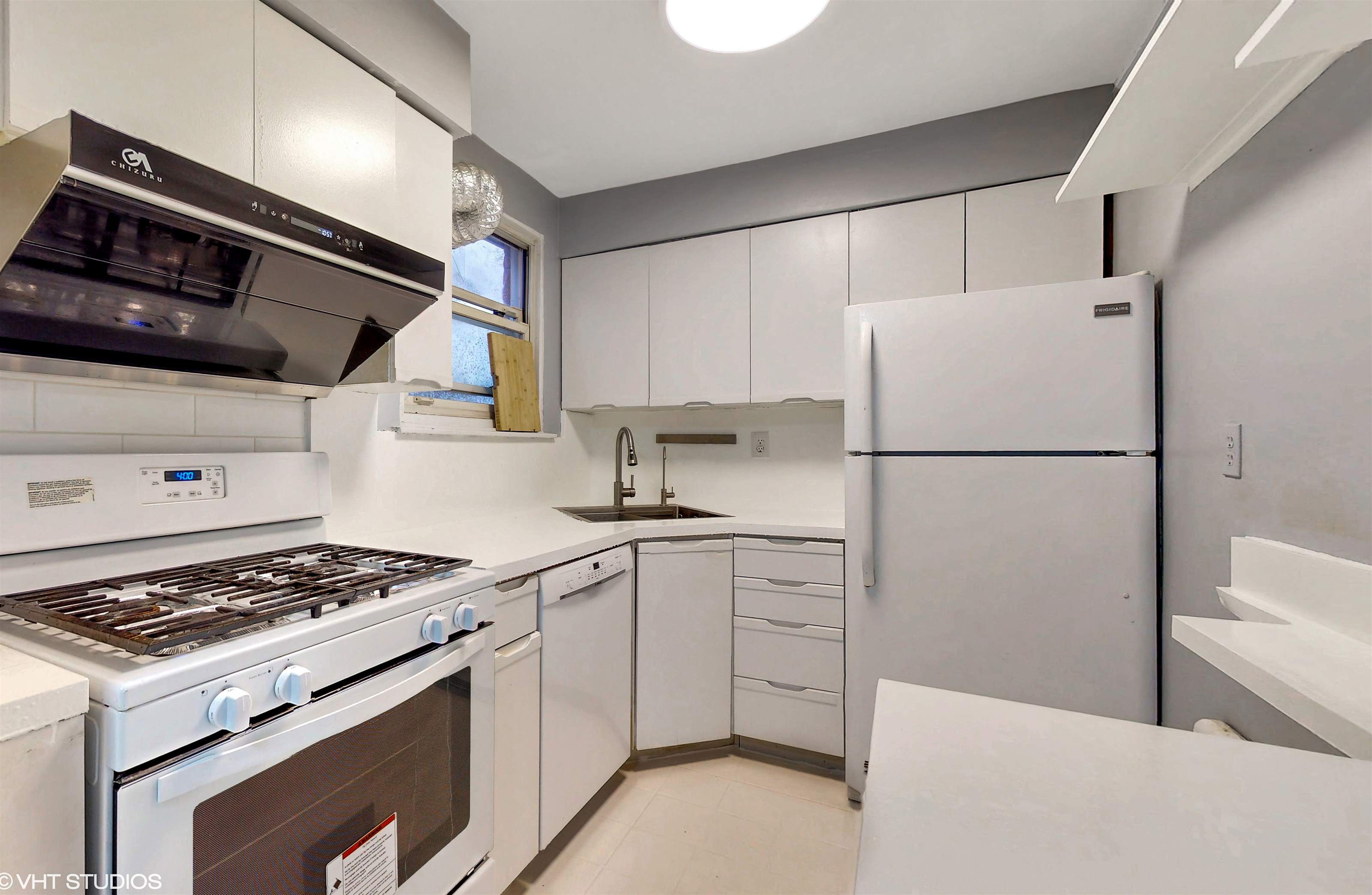 32 Edwards Street, #2A, Roslyn Heights, NY 11577