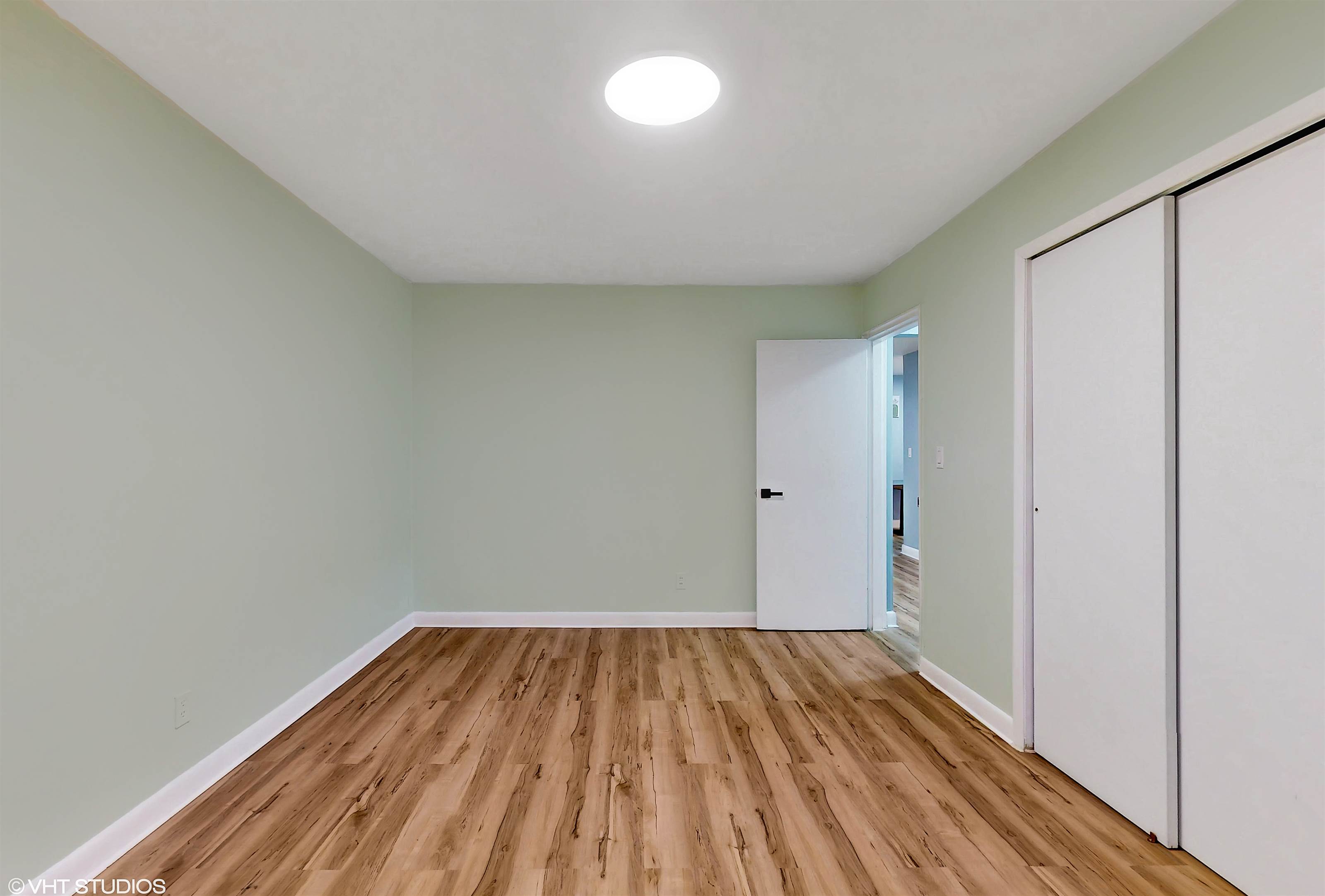 32 Edwards Street, #2A, Roslyn Heights, NY 11577