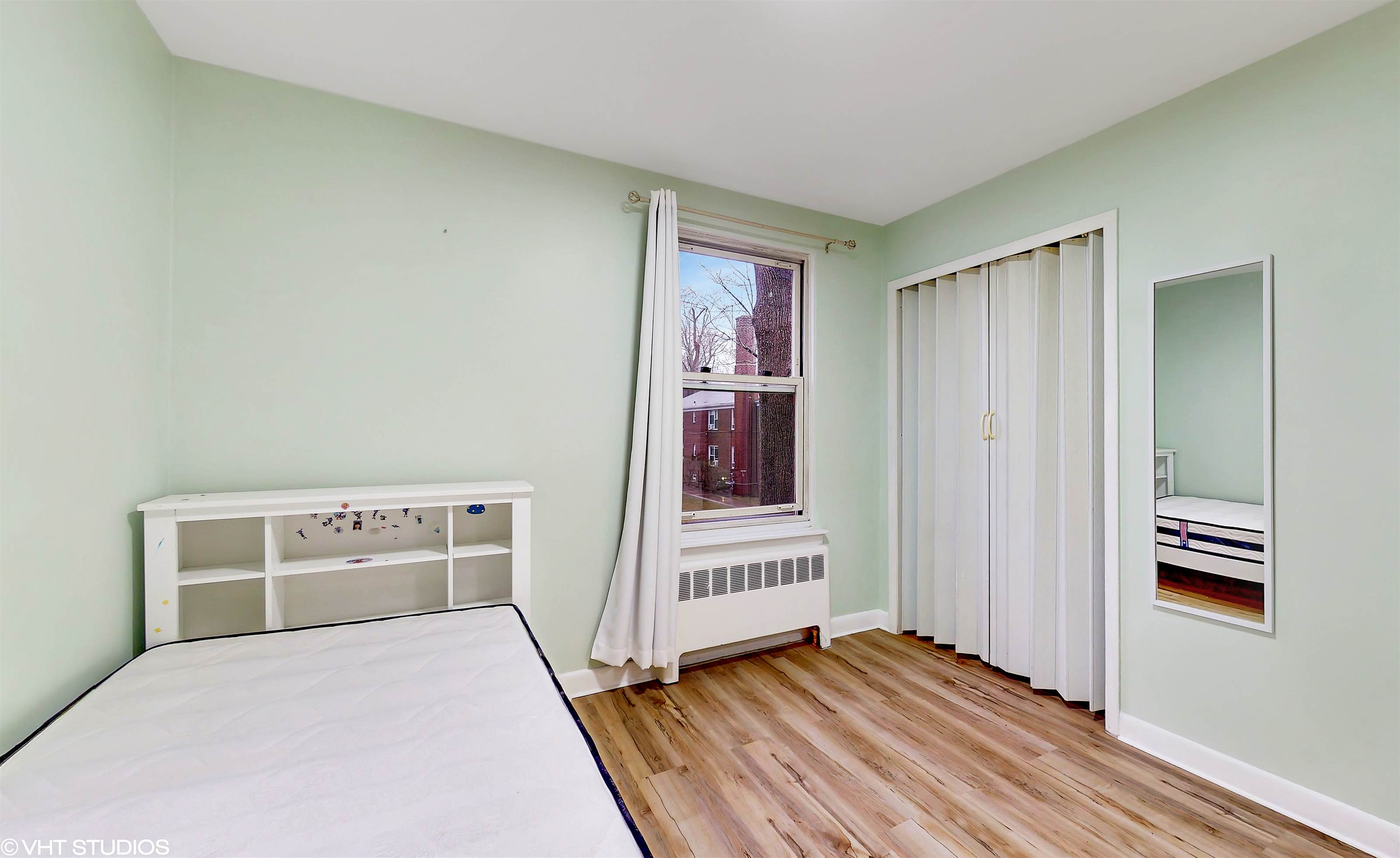 32 Edwards Street, #2A, Roslyn Heights, NY 11577