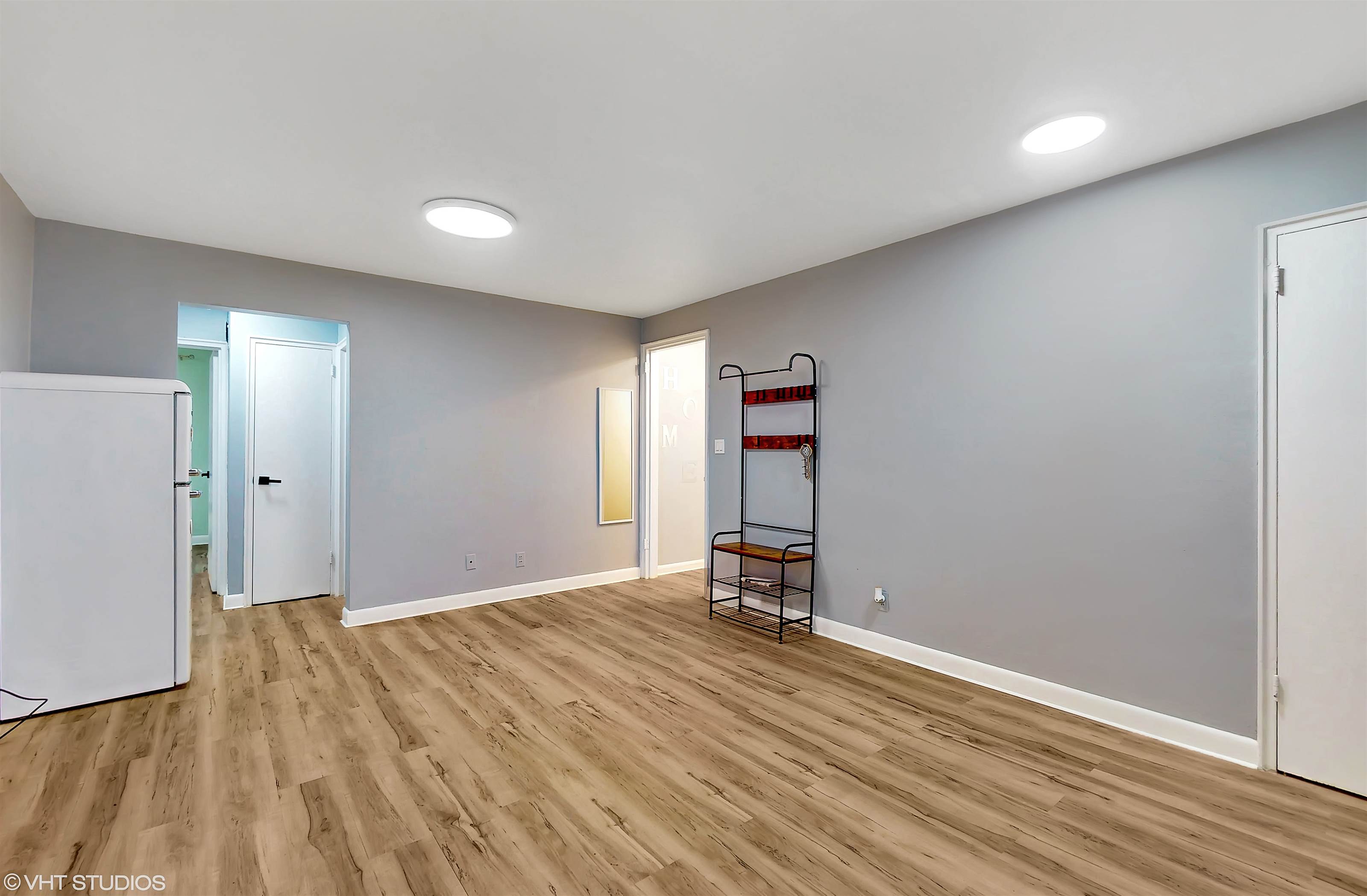 32 Edwards Street, #2A, Roslyn Heights, NY 11577