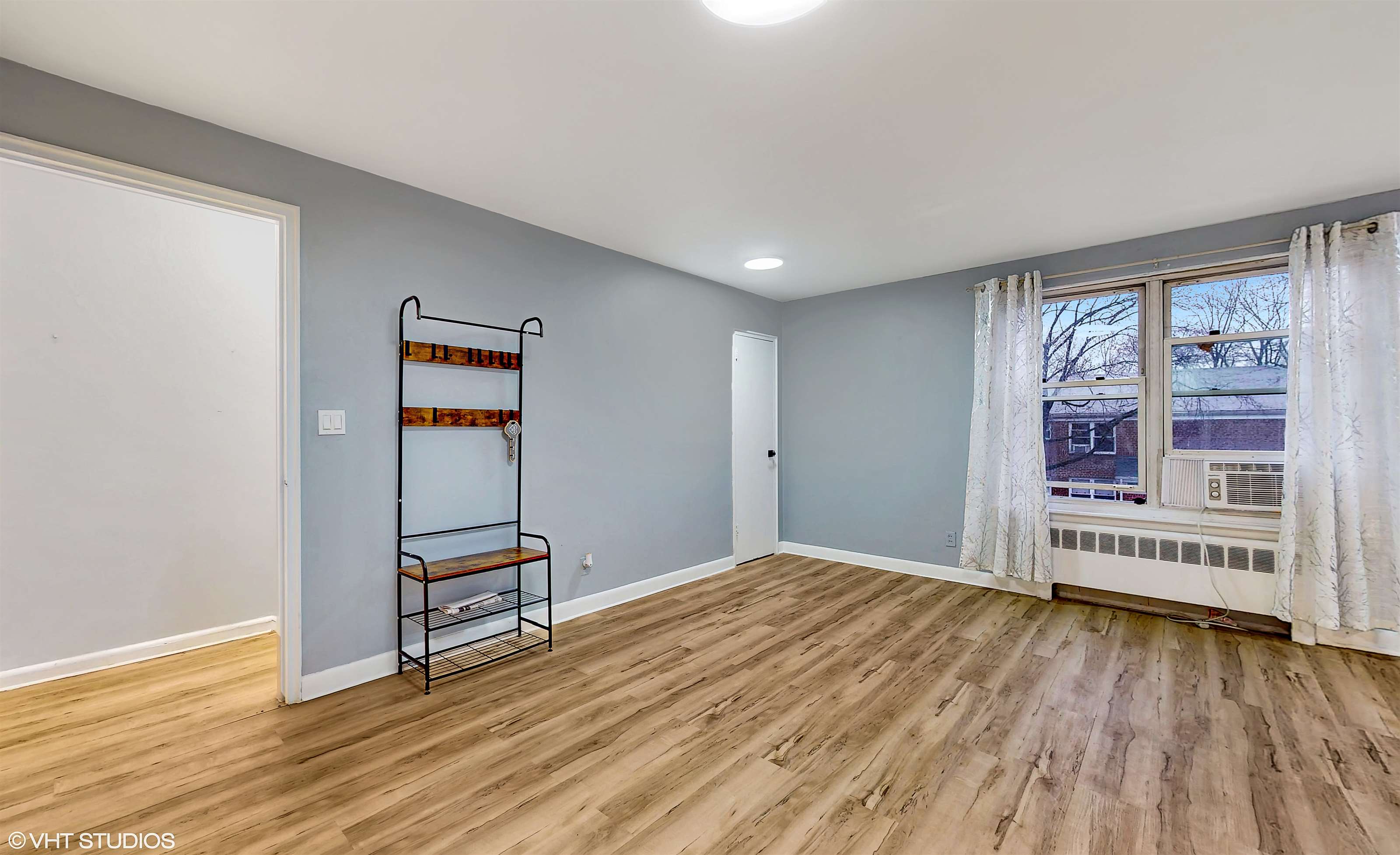 32 Edwards Street, #2A, Roslyn Heights, NY 11577