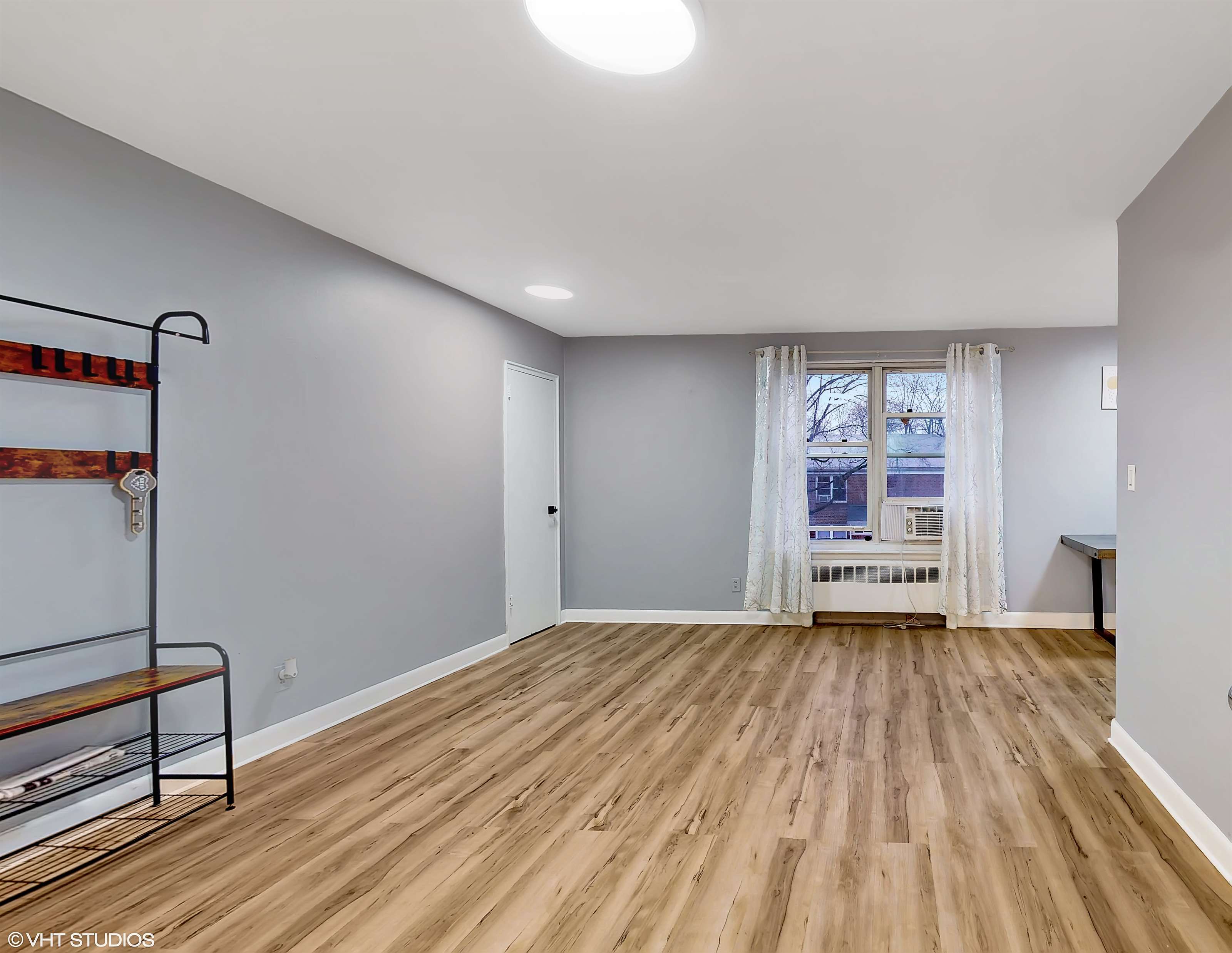 32 Edwards Street, #2A, Roslyn Heights, NY 11577