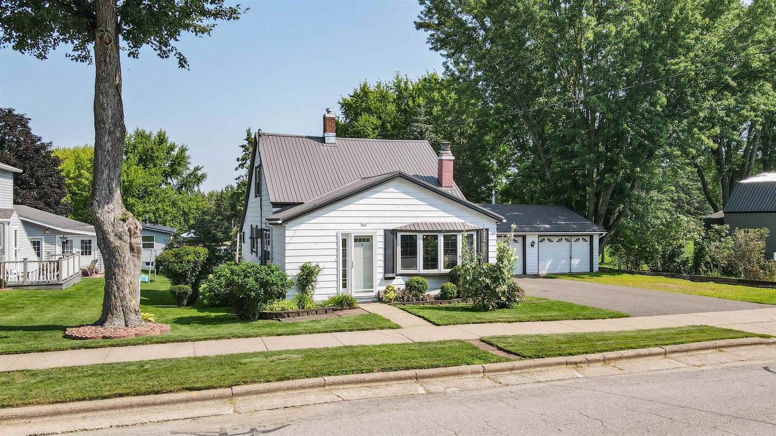 402 E Division Street, Greenwood, WI 54437