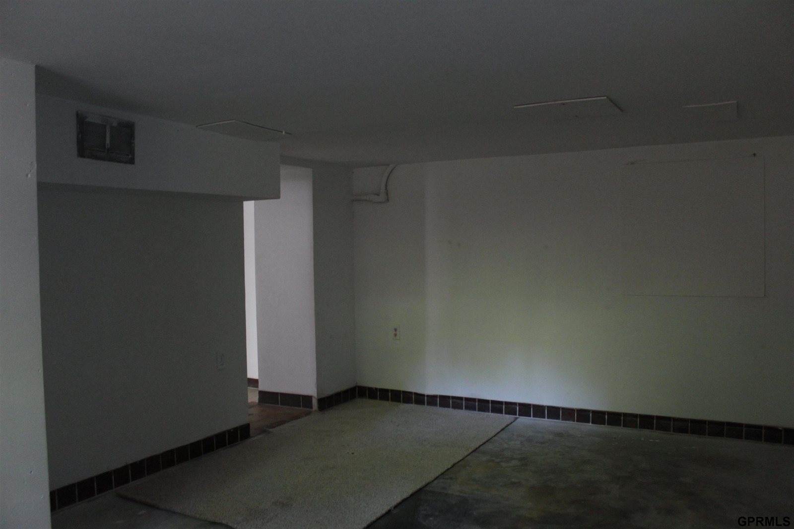 6106 Pratt Street, Omaha, NE 68104