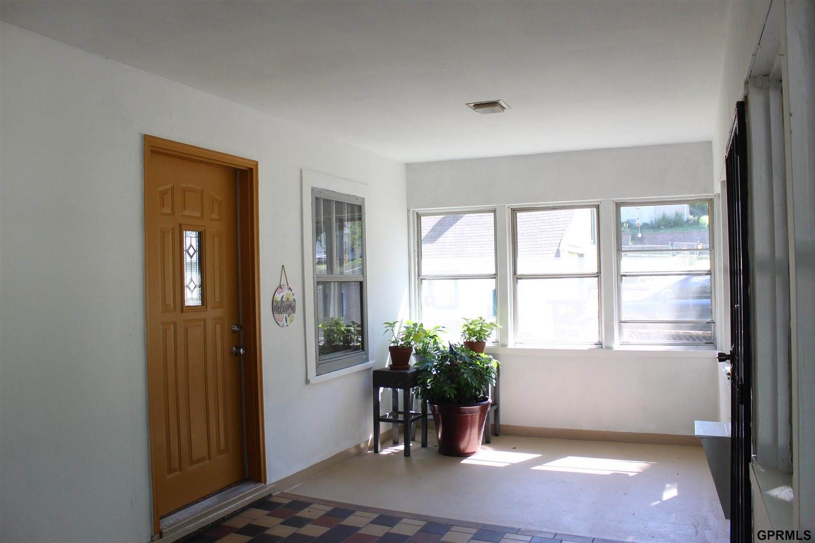 6106 Pratt Street, Omaha, NE 68104