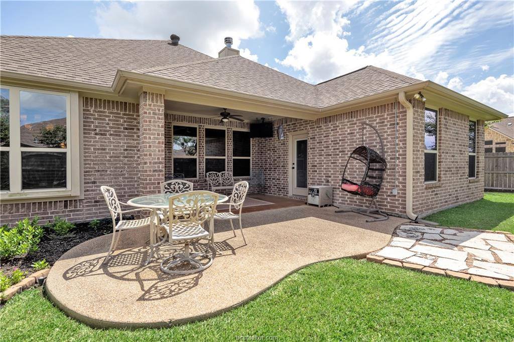 15621 Shady Brook Lane, College Station, TX 77845