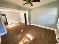 125 17TH Avenue, East Moline, IL 61244