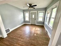 125 17TH Avenue, East Moline, IL 61244