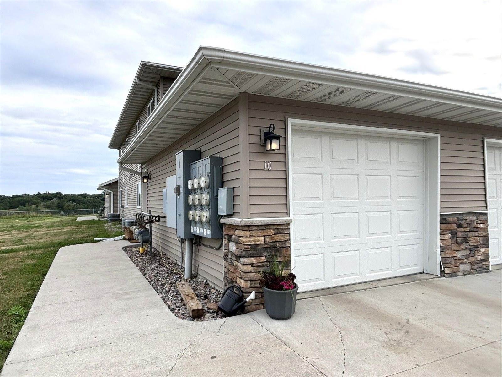 15 43rd Ave Unit 10 SW, Minot, ND 58701