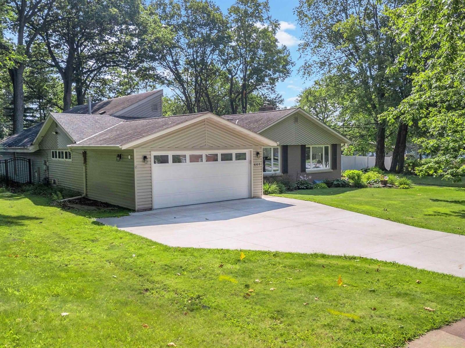 605 S Adams Avenue, Marshfield, WI 54449