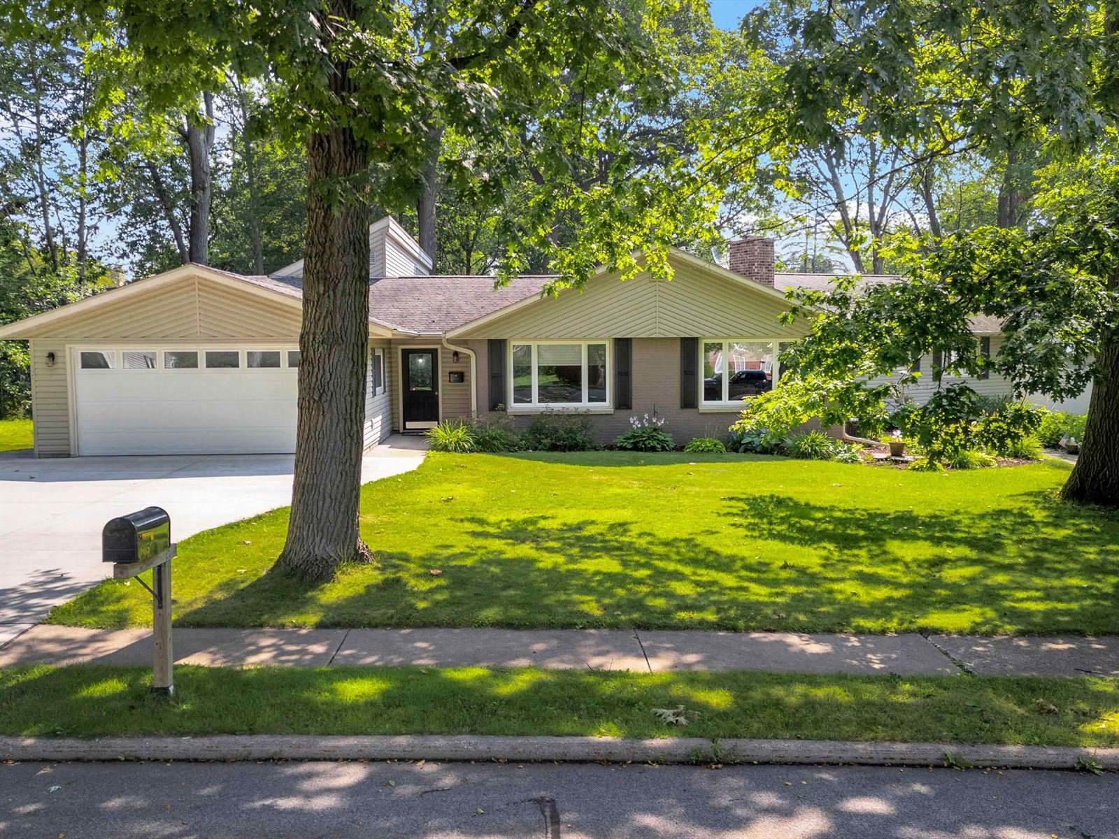 605 S Adams Avenue, Marshfield, WI 54449