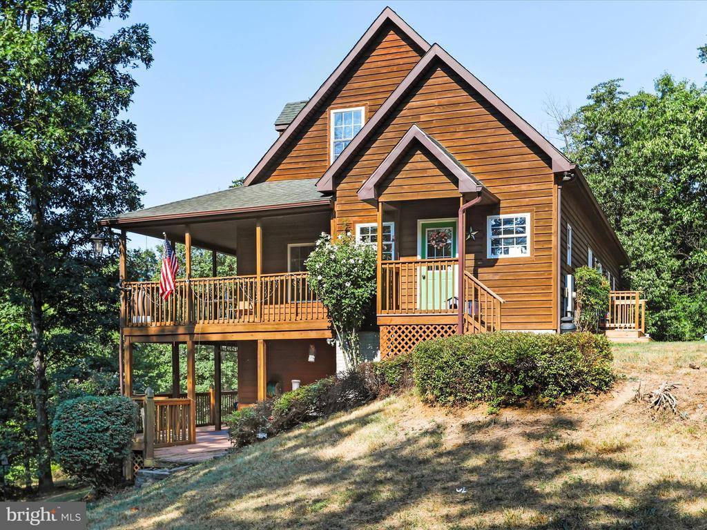 856 Lamplight Road, Inwood, WV 25428