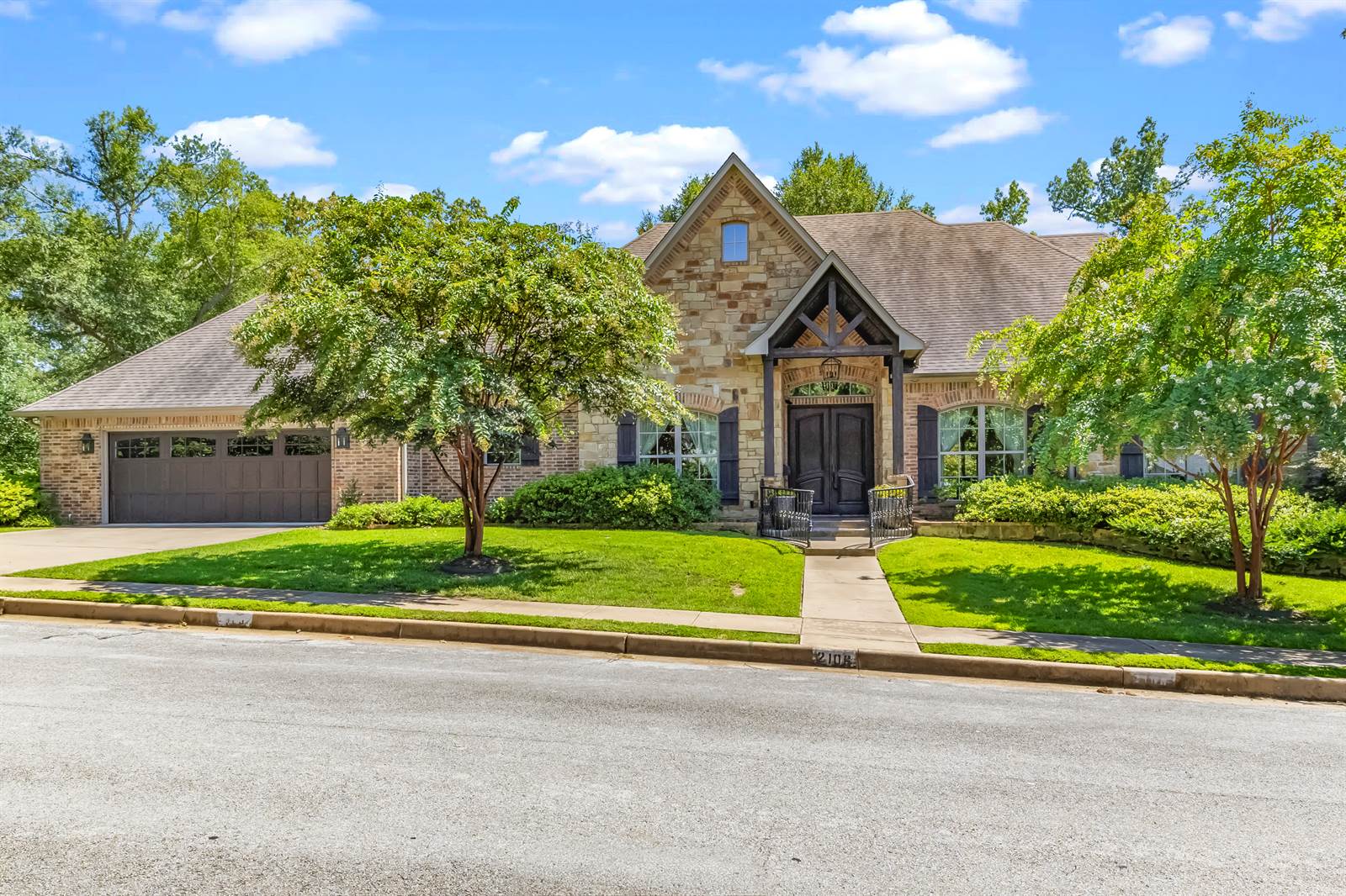 2106 Hilltop Drive, Tyler, TX 75701