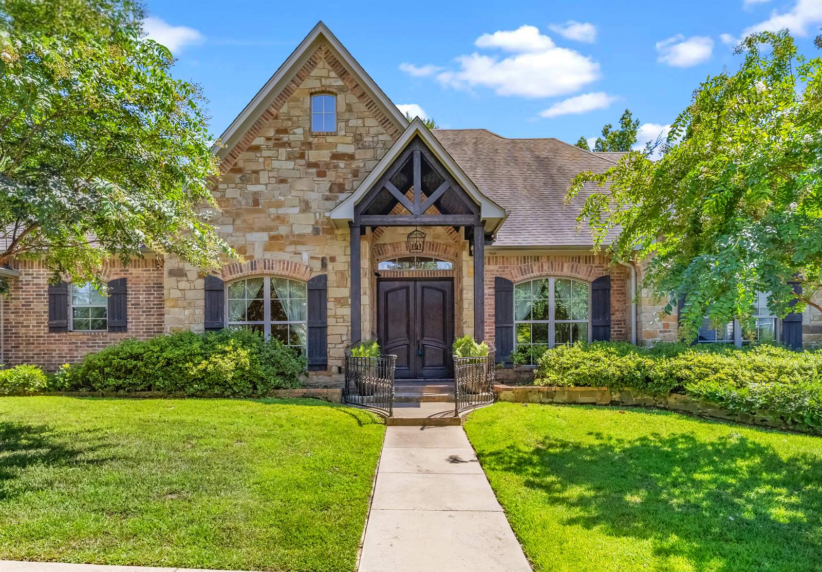 2106 Hilltop Drive, Tyler, TX 75701