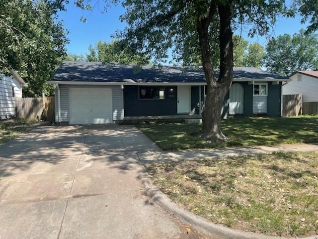 2420 S Bennett Ave, Wichita, KS 67217