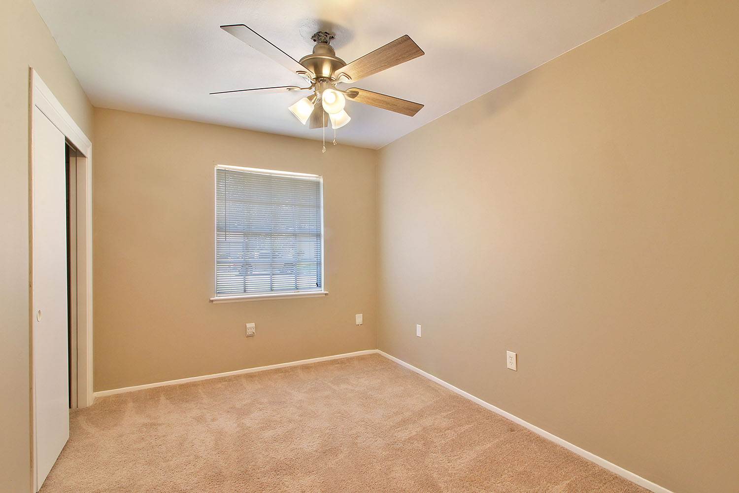 5 Lafayette Pl, Gulfport, MS 39507