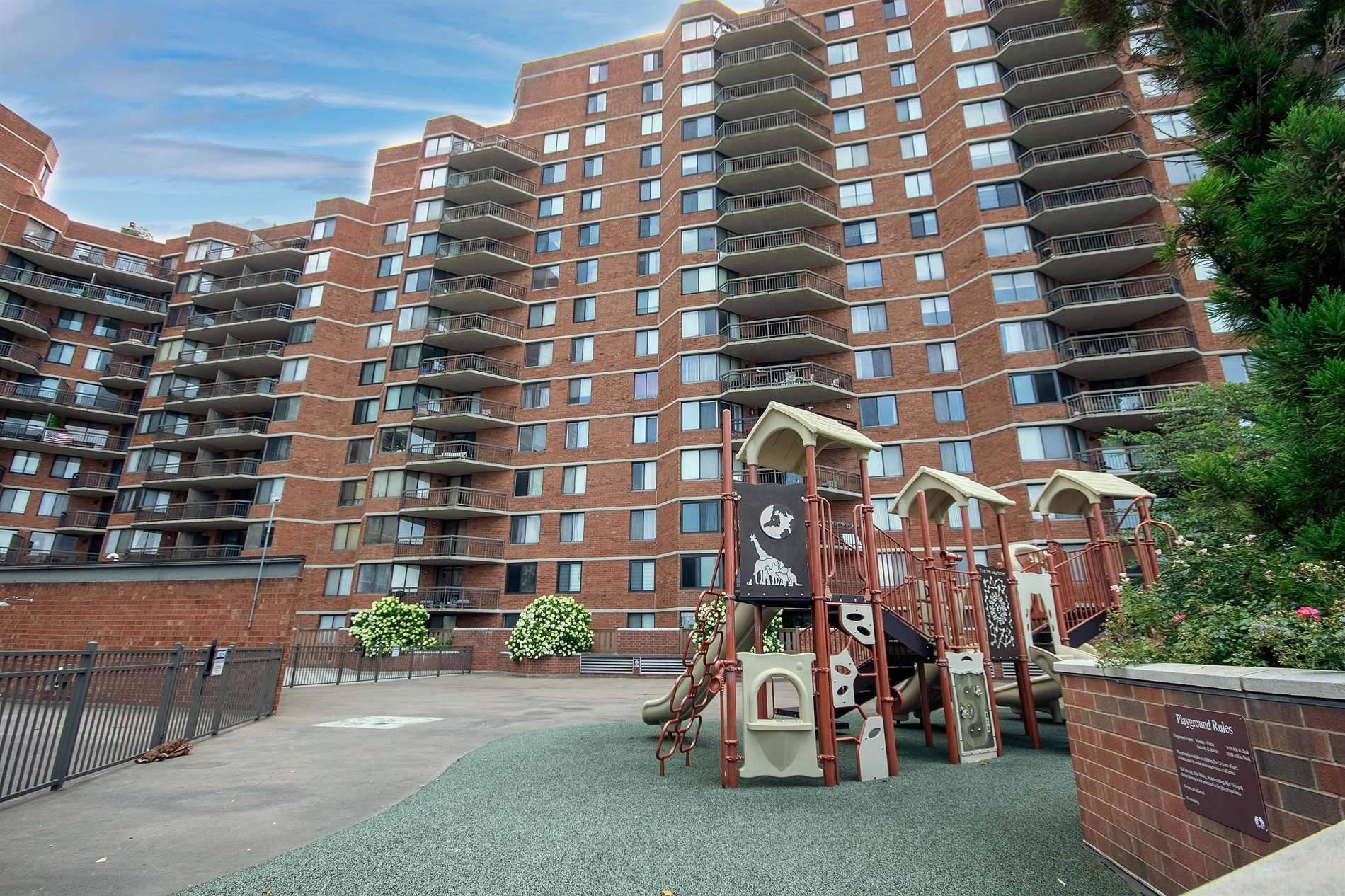 2508 Harmon Cove Towers, Seacaucus, NJ 07094