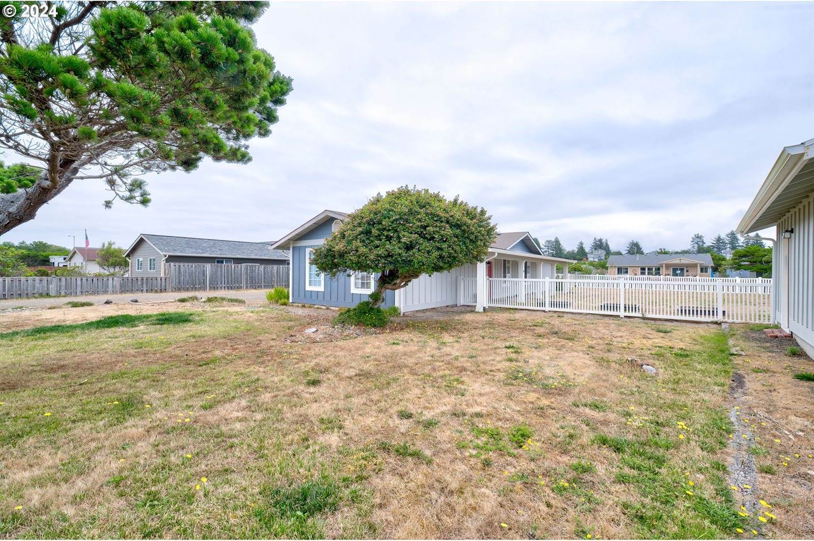 35204 G St, OceanPark, WA 98640