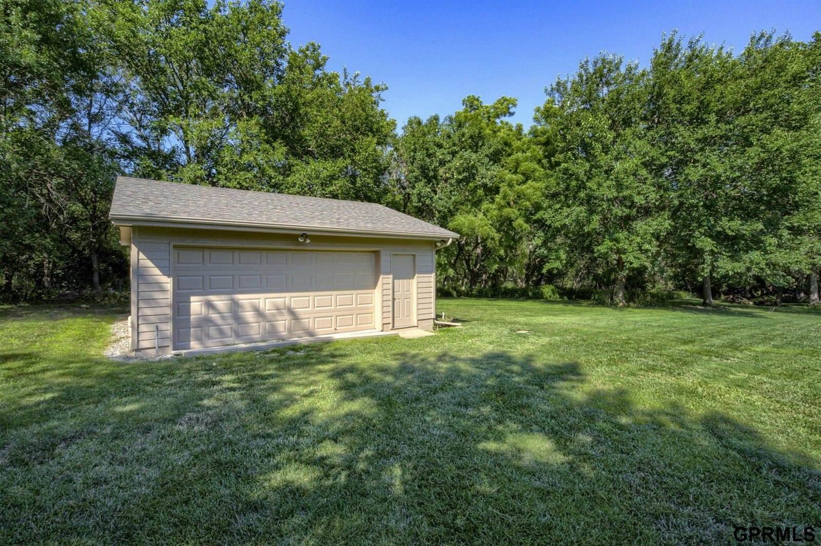 16498 Cinnamon Drive, Omaha, NE 68136