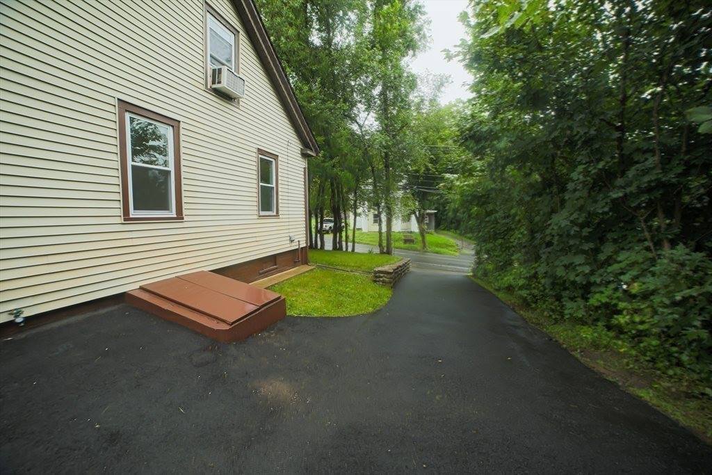 73 Maple St, Warren, MA 01083