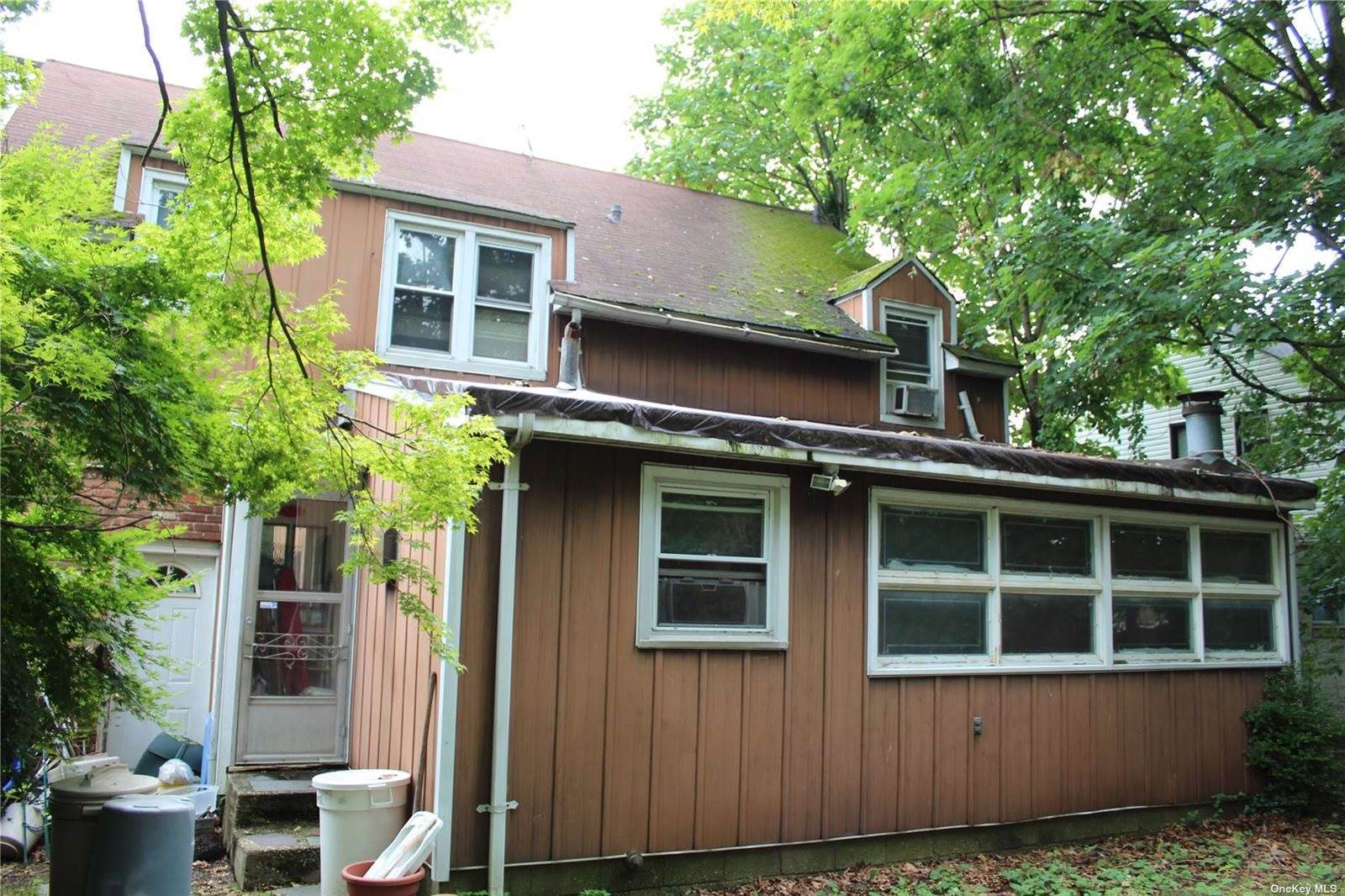 35 High Pl, Freeport, NY 11520