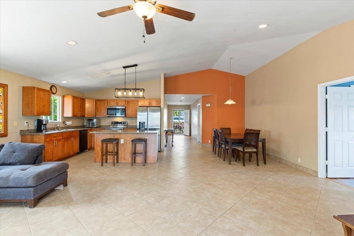 1911 Keahikano Pl, Wailuku, HI 96793