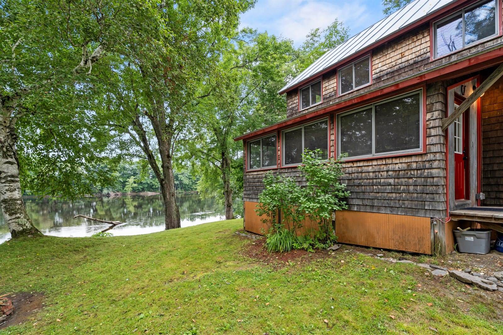 590 River Road, Madison, ME 04950