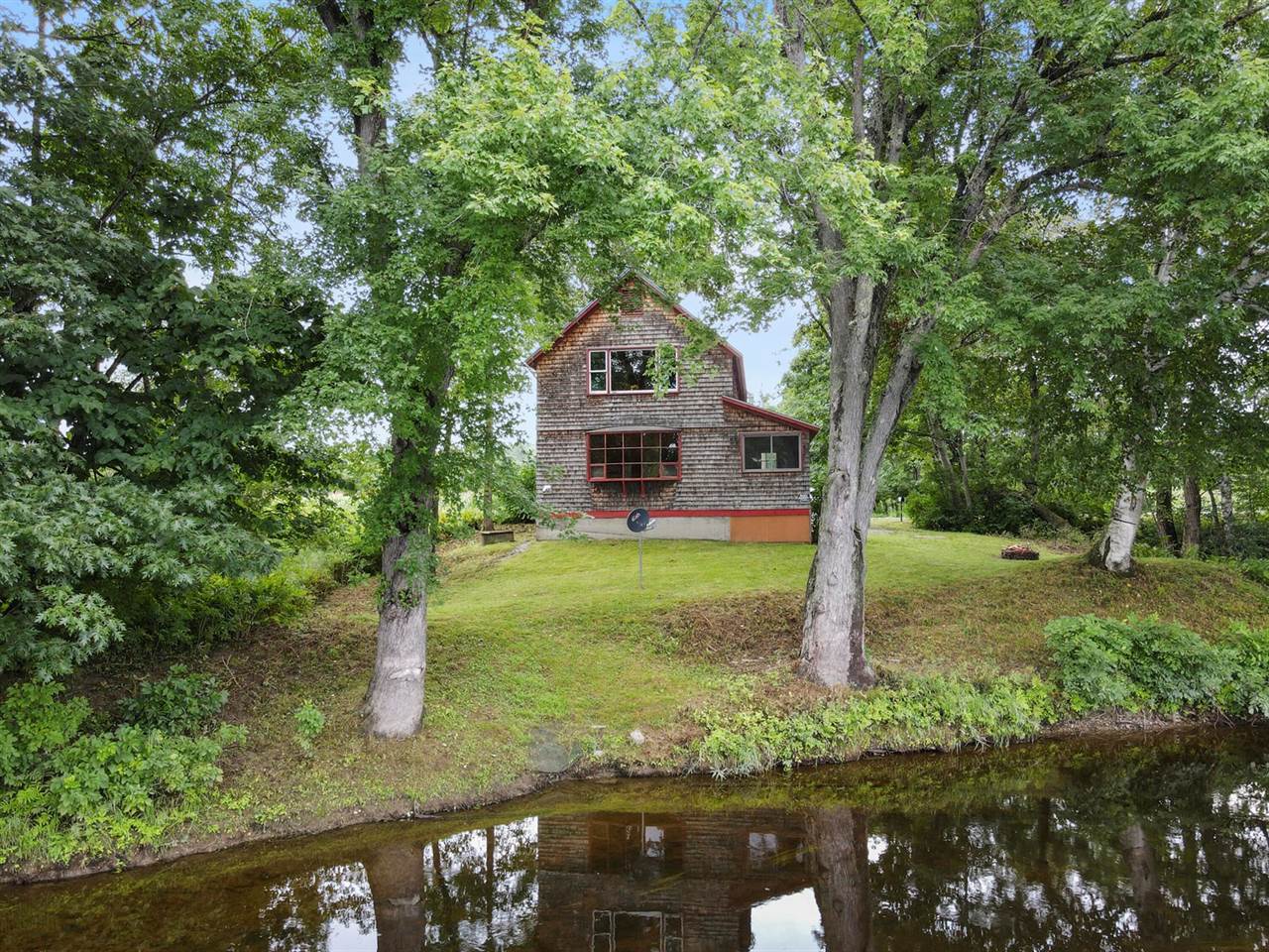 590 River Road, Madison, ME 04950