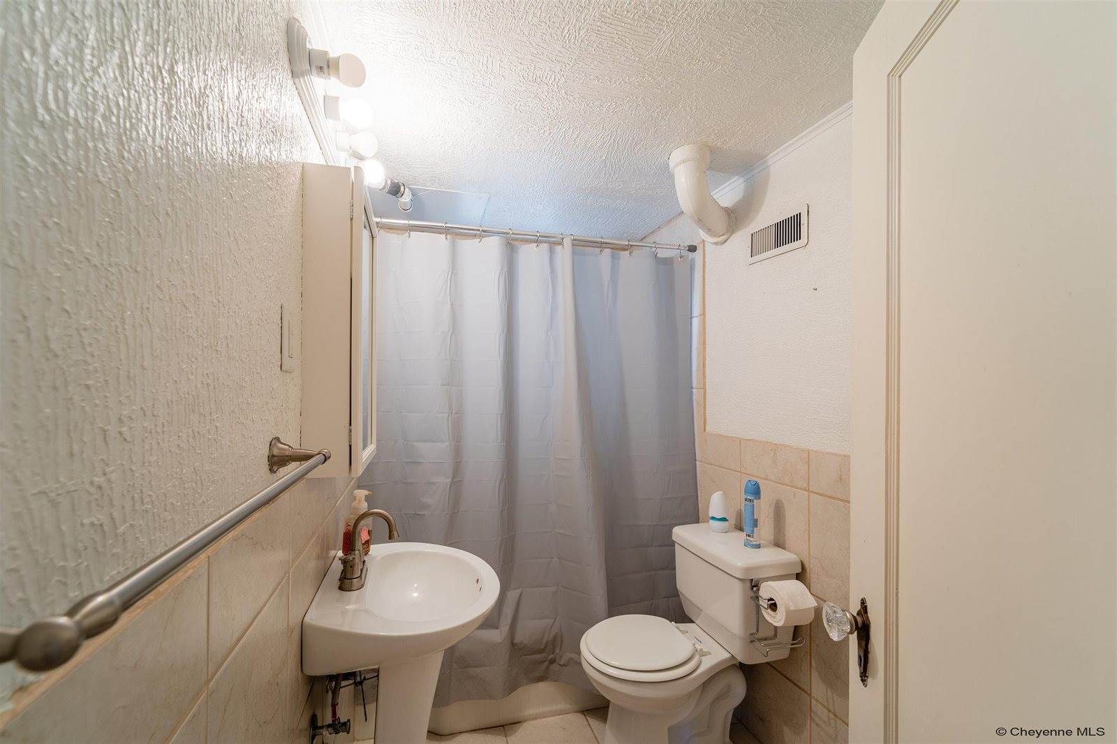 2211 Seymour Ave, Cheyenne, WY 82001