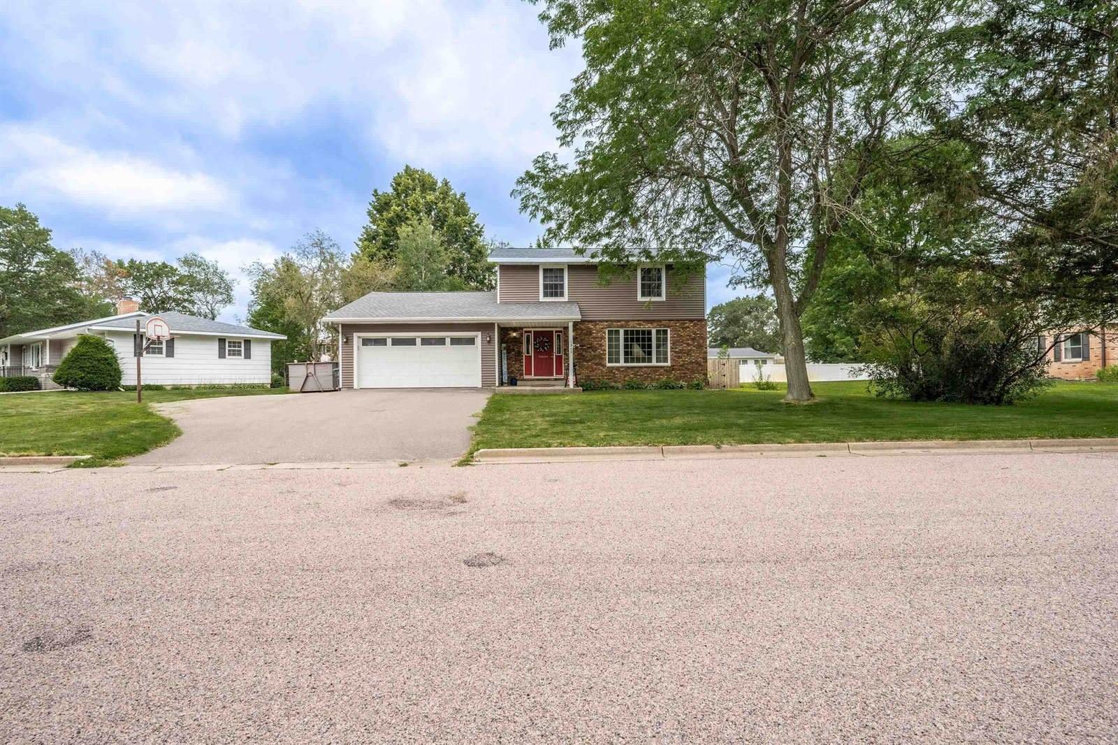 1860 Metcalf Place, Wisconsin Rapids, WI 54494