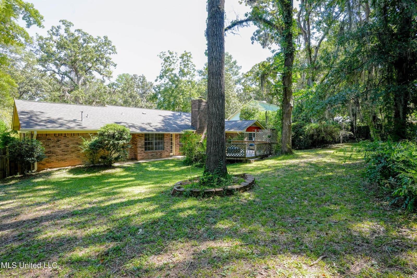 101 Shadow Wood Drive, Clinton, MS 39056