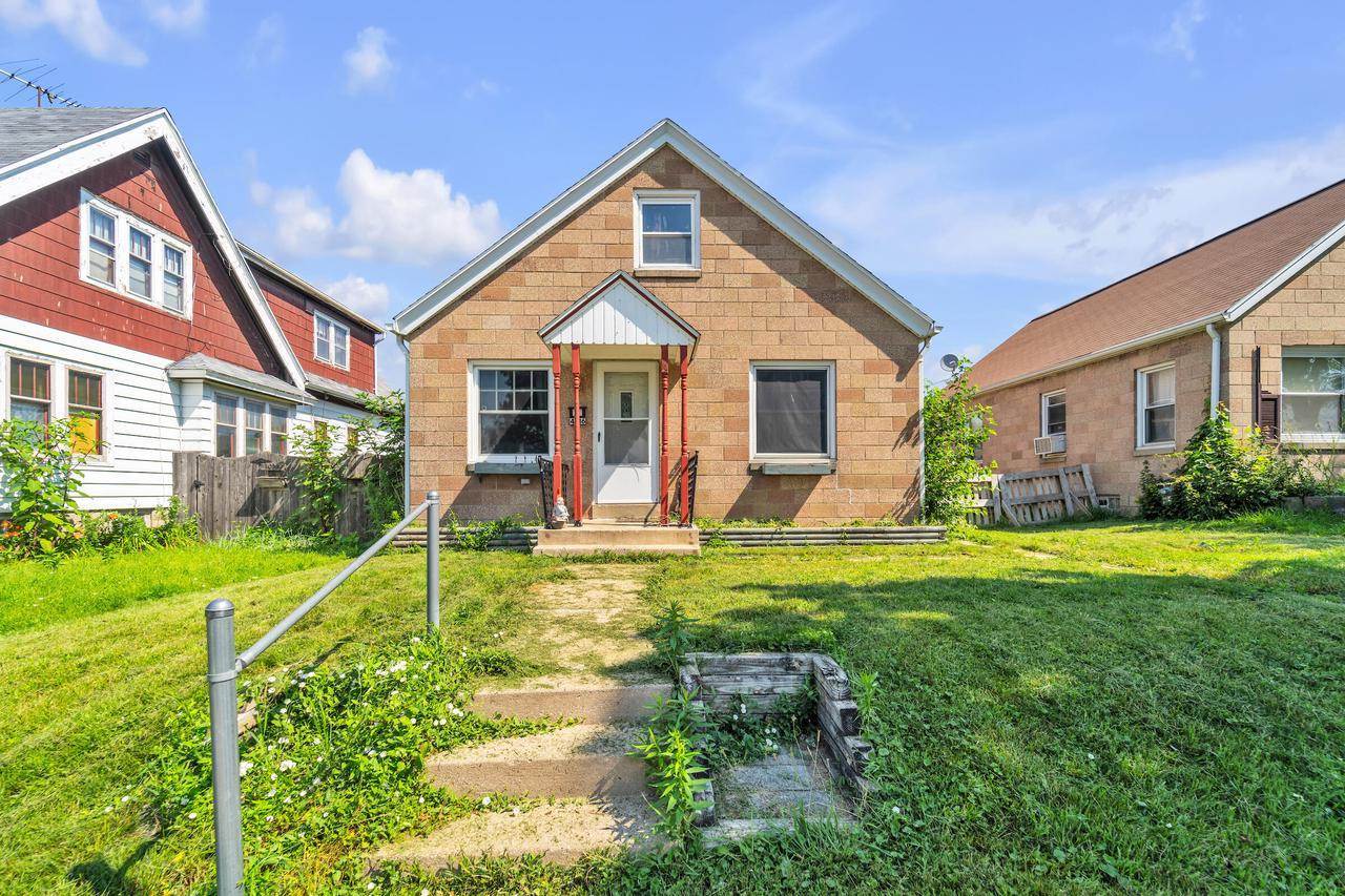 4016 W Orchard STREET, Milwaukee, WI 53215