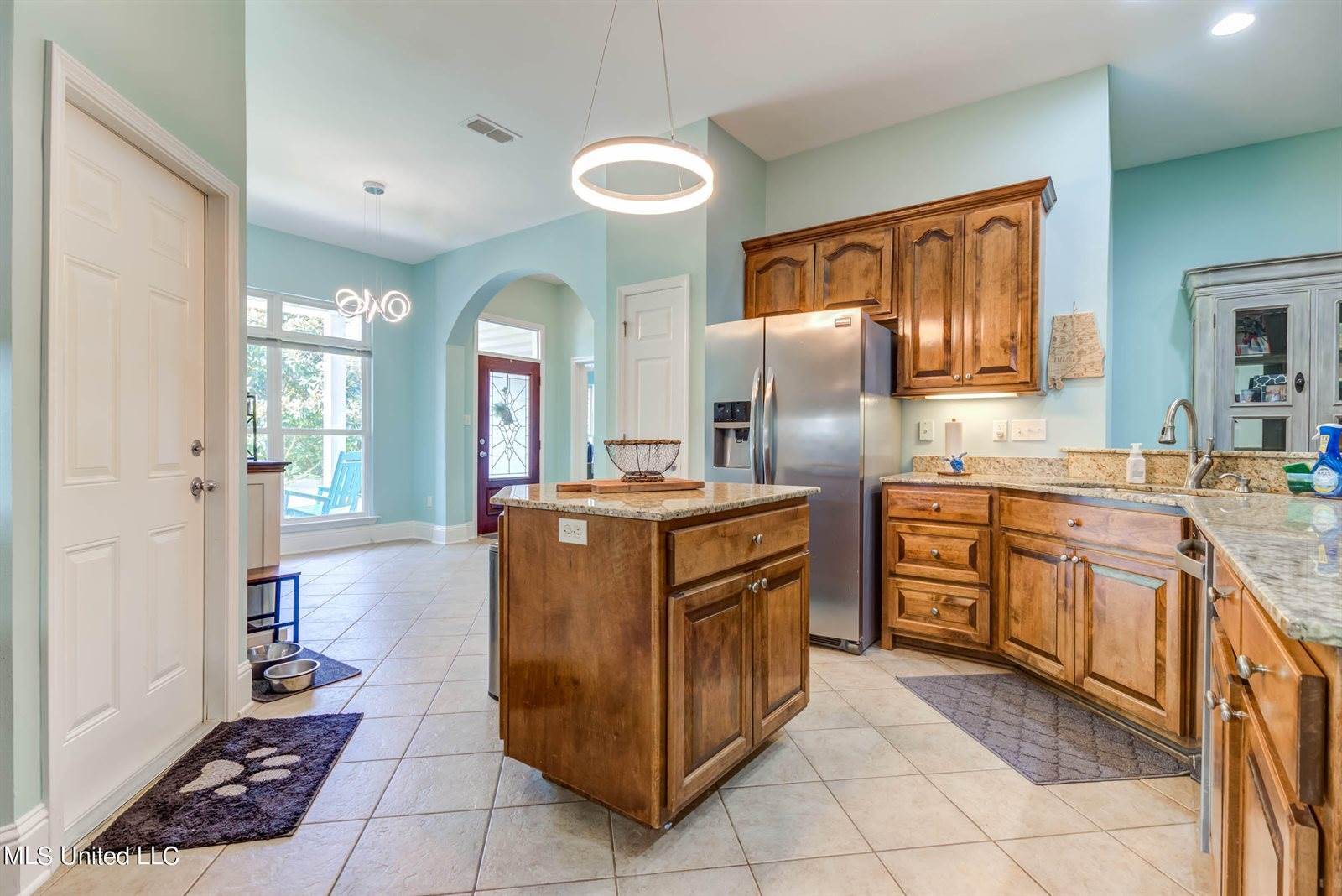 2401 Rue Beaux Chenes, Ocean Springs, MS 39564