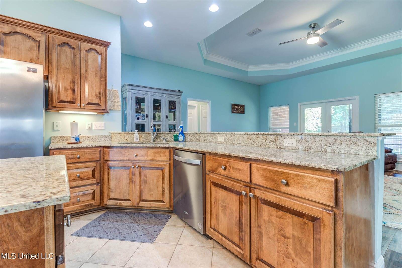 2401 Rue Beaux Chenes, Ocean Springs, MS 39564