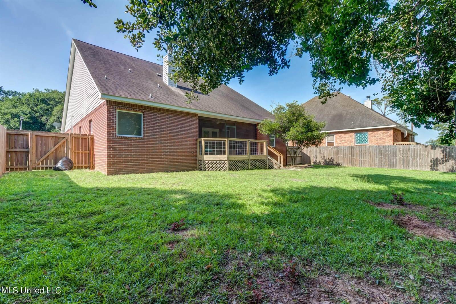 2401 Rue Beaux Chenes, Ocean Springs, MS 39564