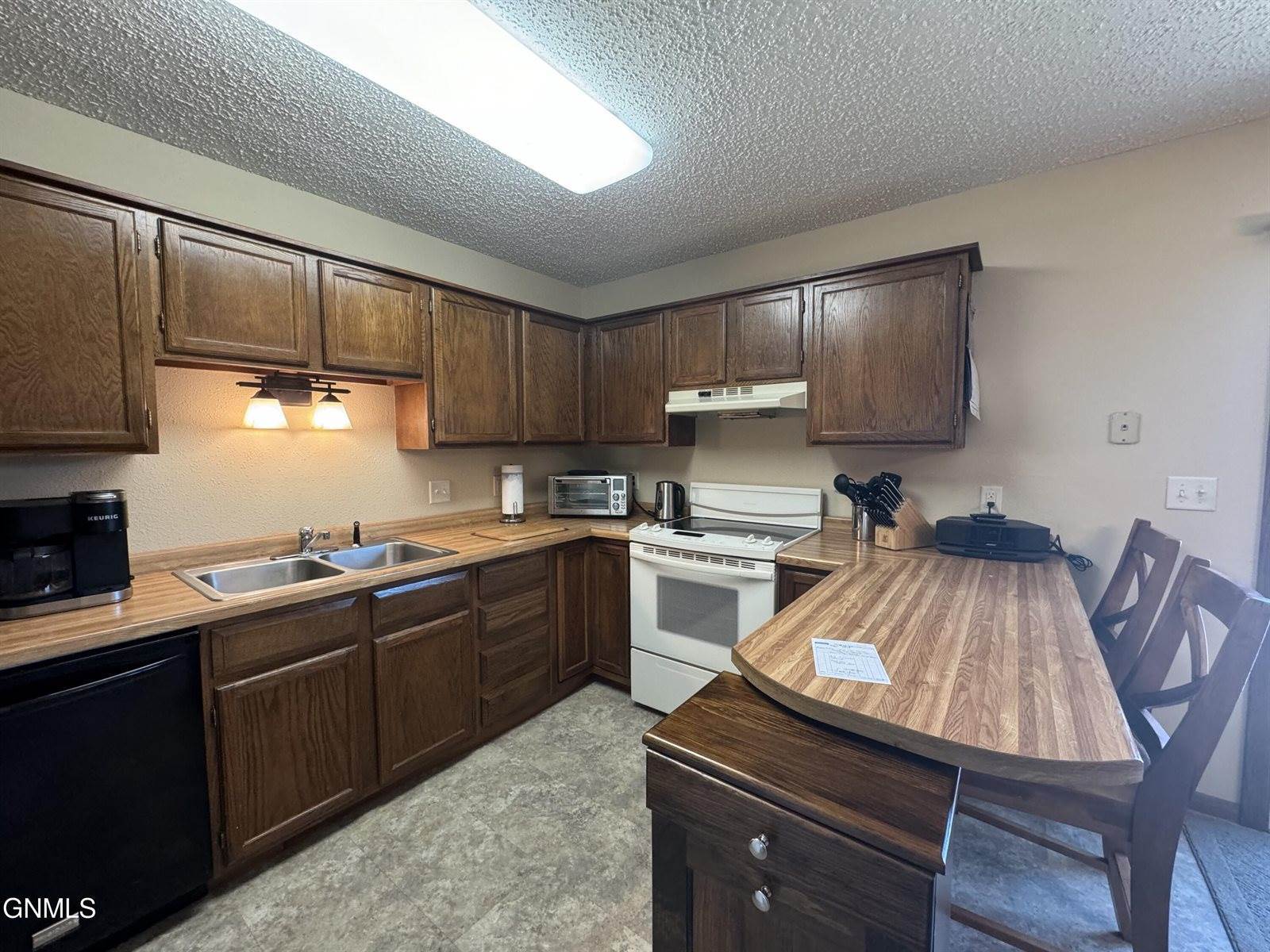 2917 Warwick Loop, Bismarck, ND 58504