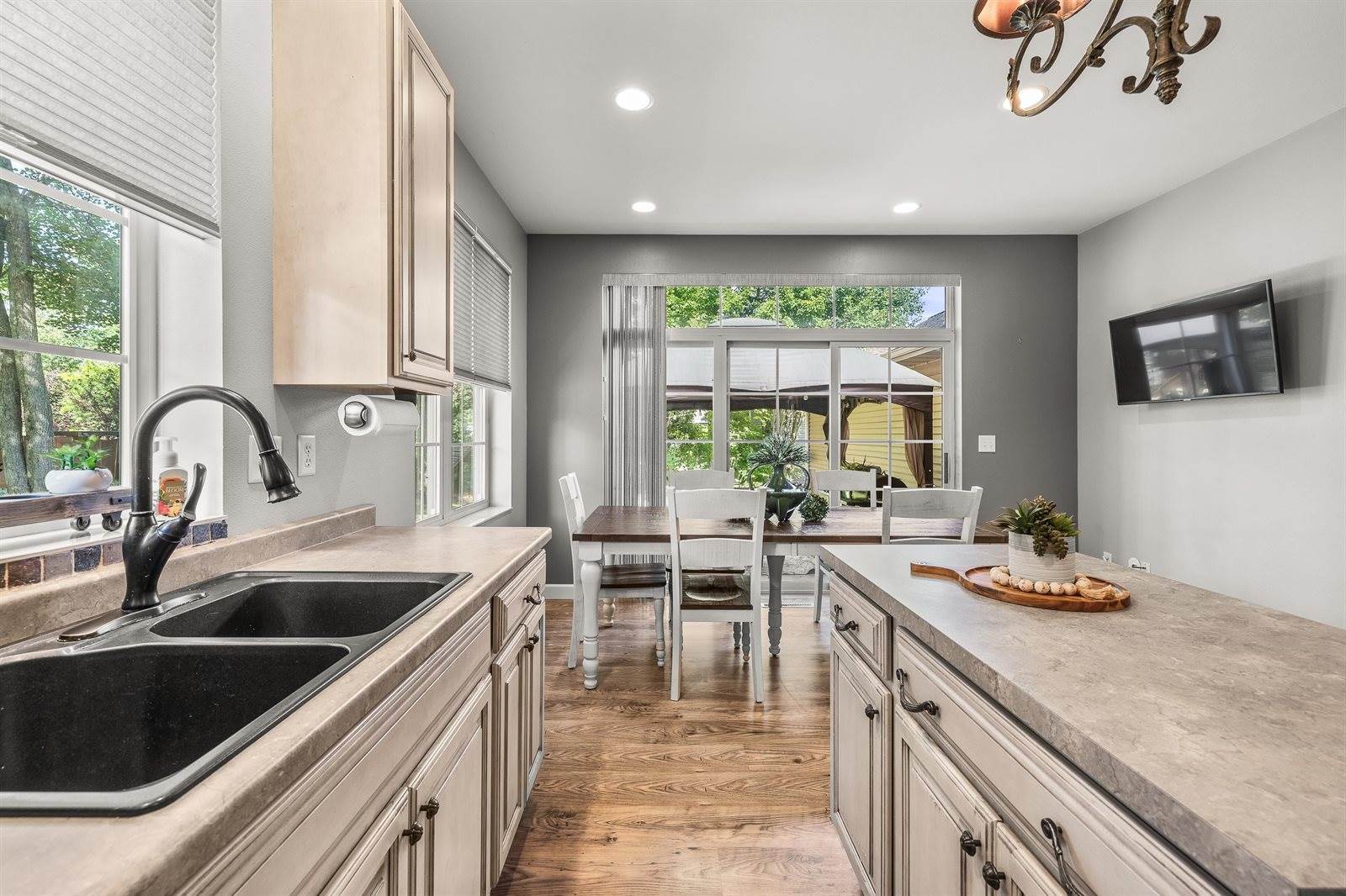 1600 Rapid River Run, Plover, WI 54467