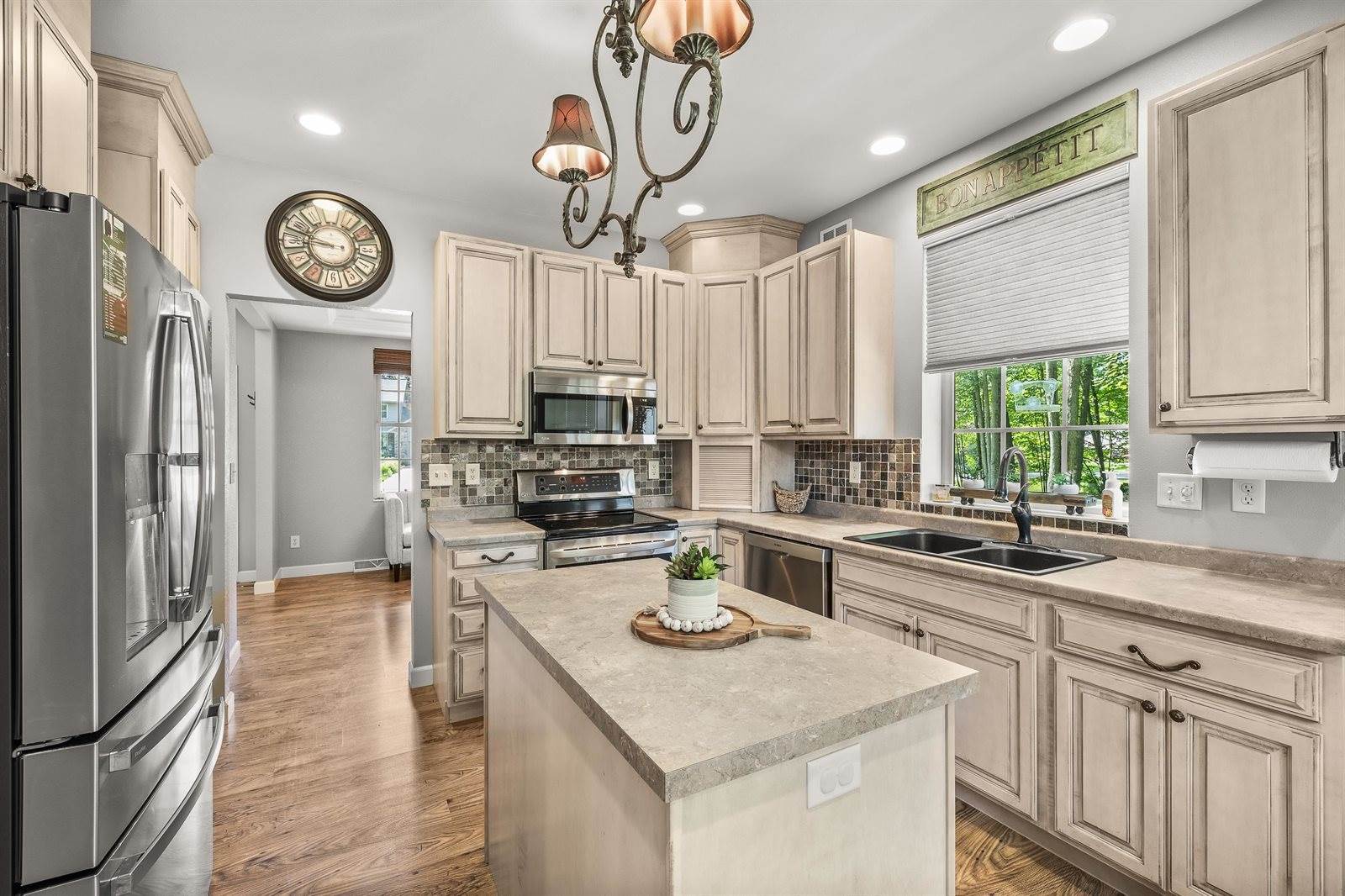 1600 Rapid River Run, Plover, WI 54467