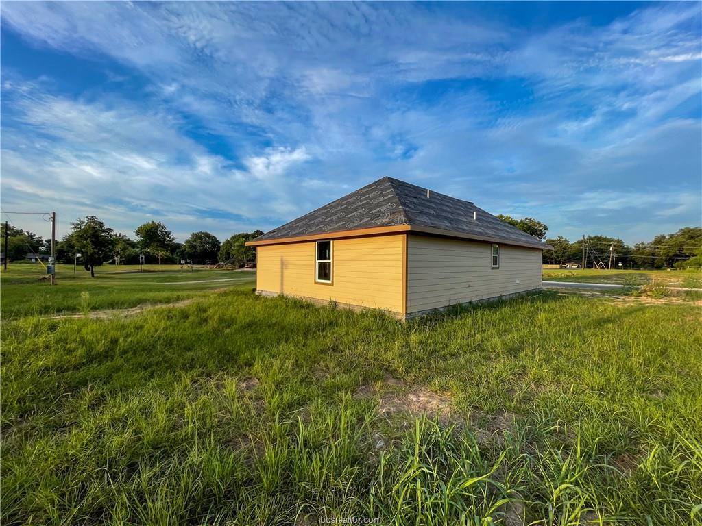 1703 Pine Street, Hearne, TX 77859