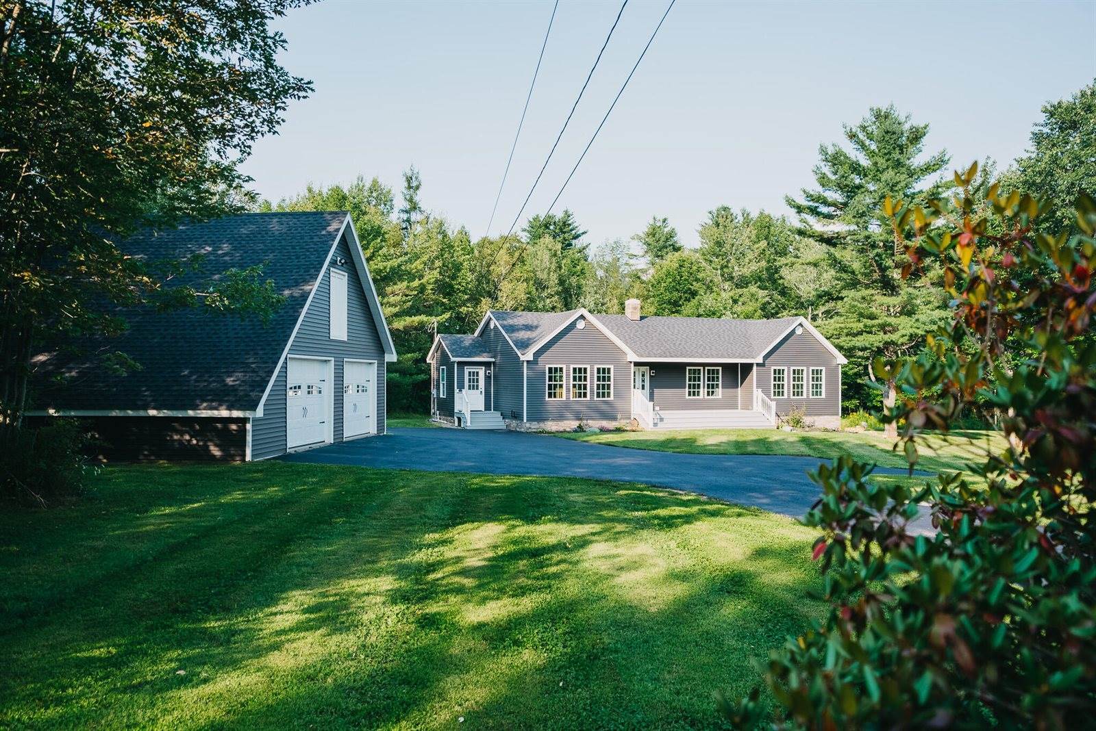 992 Hampden Road, Carmel, ME 04419