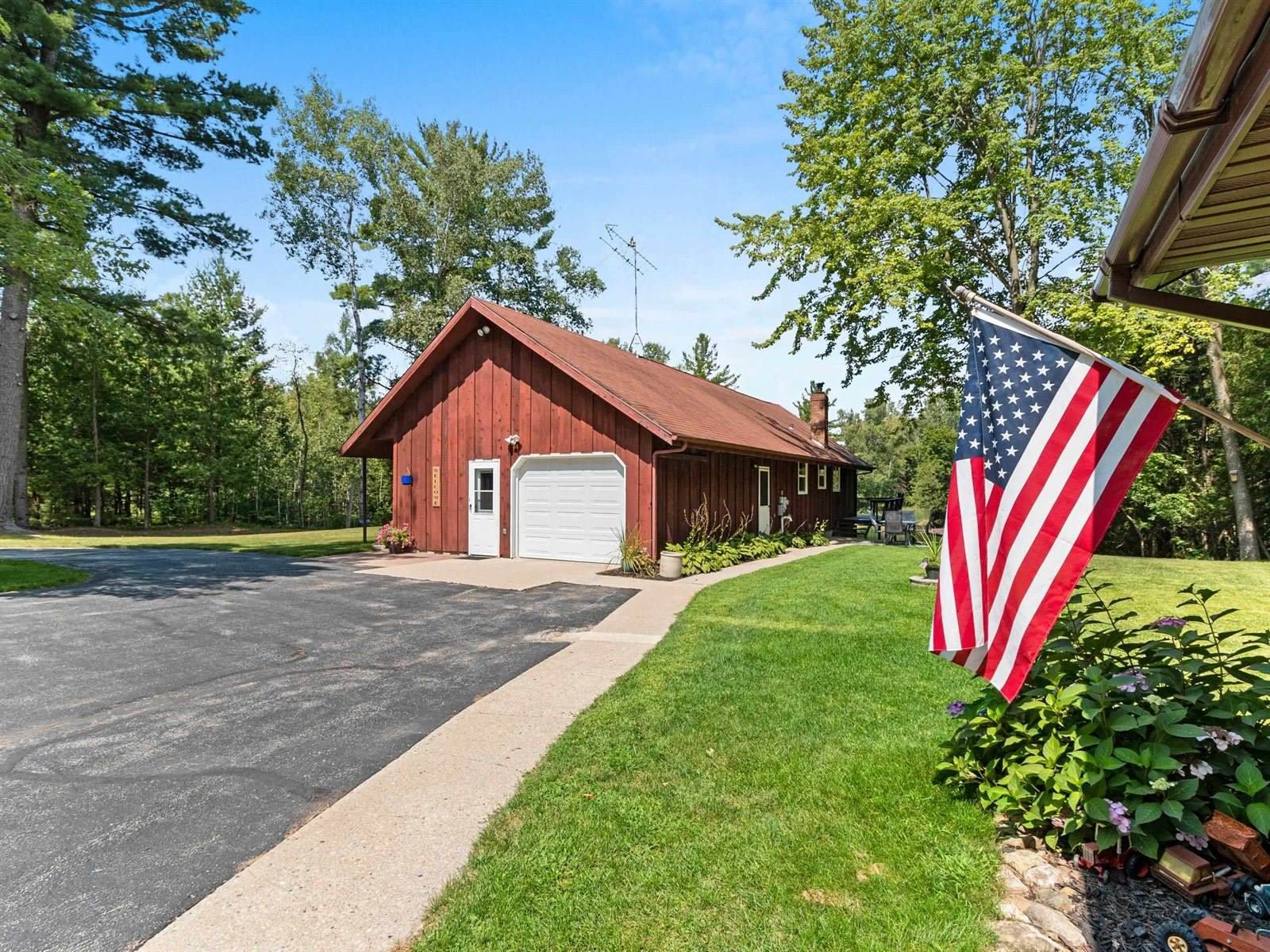 9558 Gray Lake Road, Gillett, WI 54124