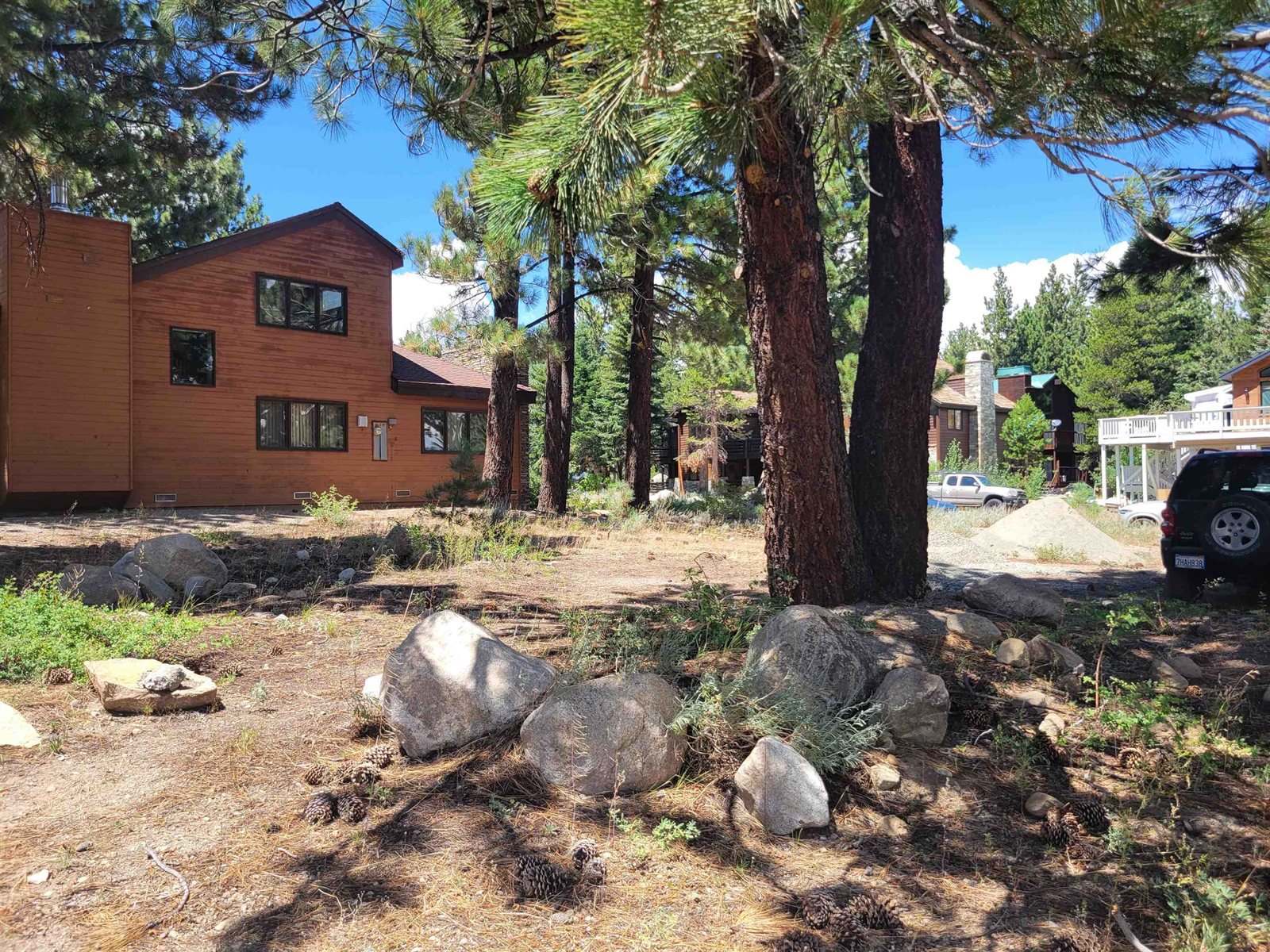 555 Monterey Pine Rd, Mammoth Lakes, CA 93546