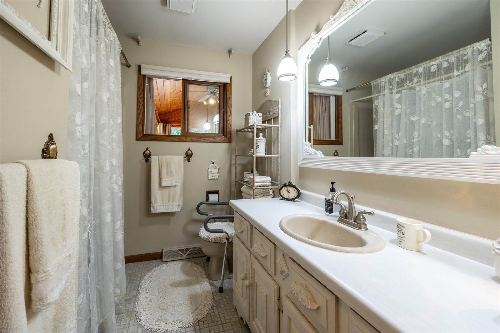 1721 Ridgewood Circle, Plover, WI 54467