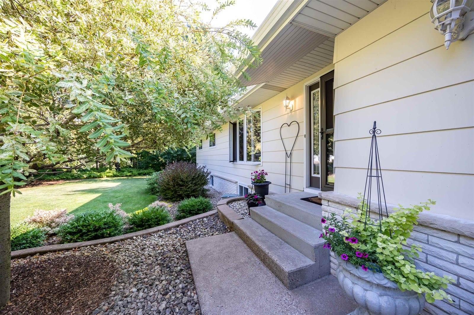 1721 Ridgewood Circle, Plover, WI 54467