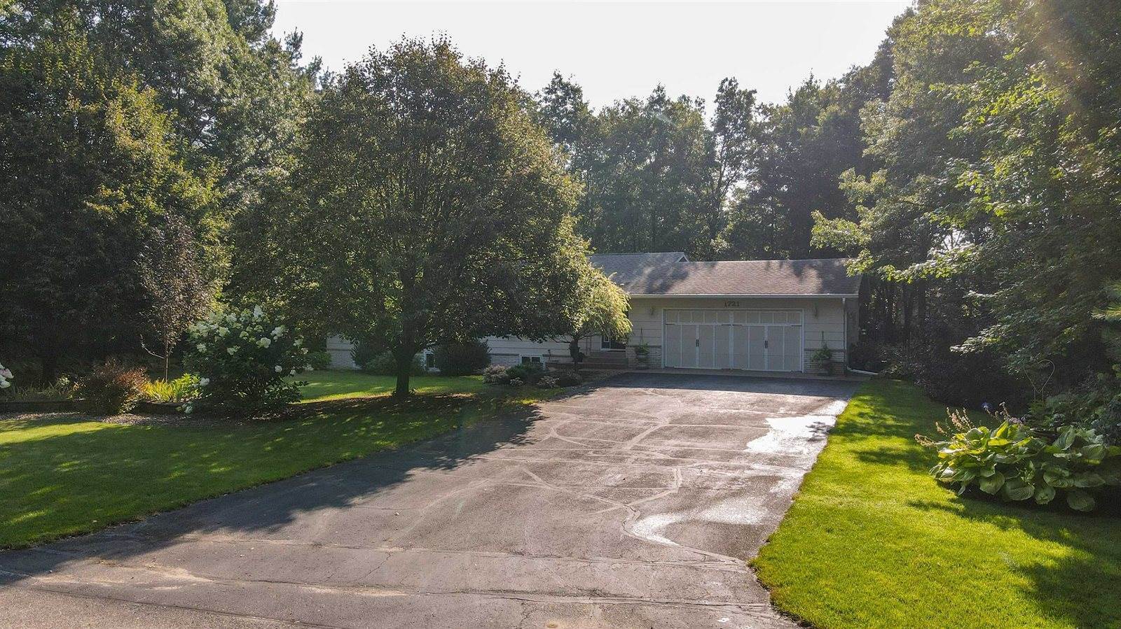 1721 Ridgewood Circle, Plover, WI 54467