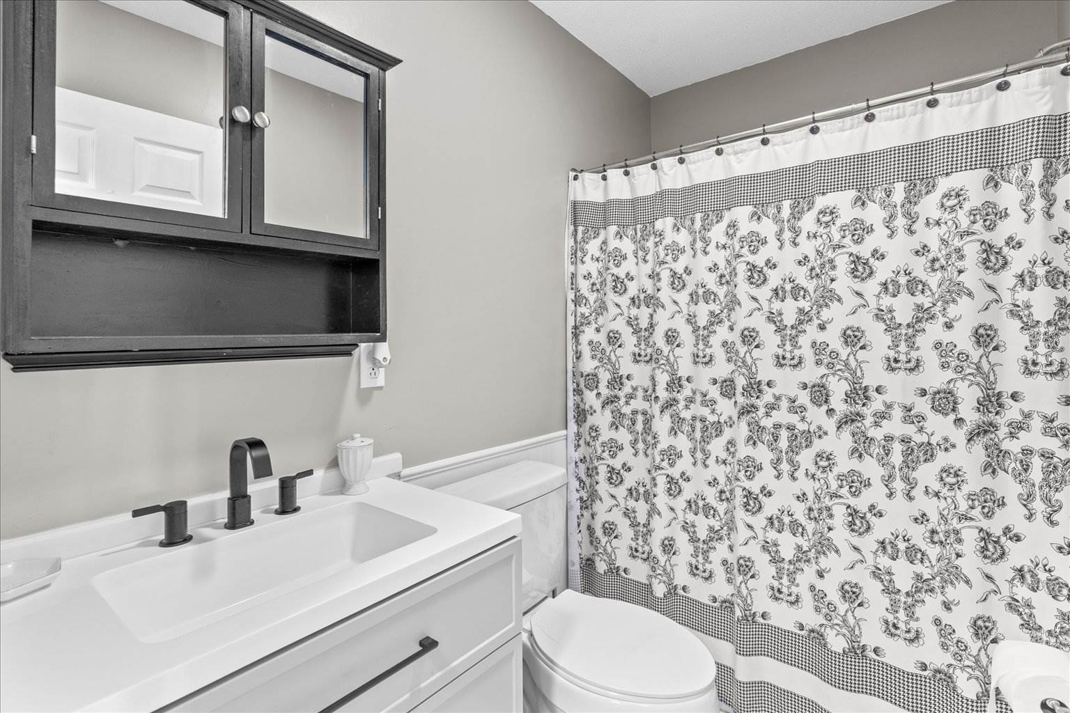 1682 Long Hollow Rd, Rock Spring, GA 30739